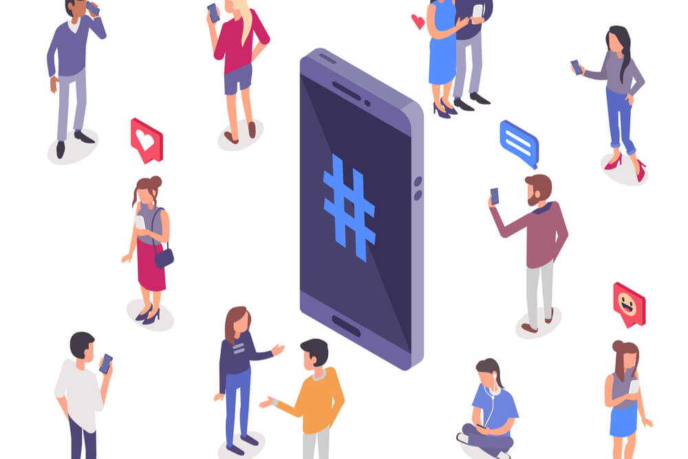 ilustraçao de smartphone com simbolo de hashtag e bonecos ao redor em seus smartphones