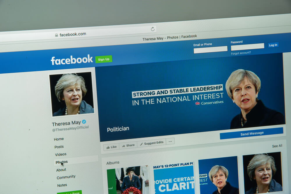 página do facebook para desktop de Theresa May