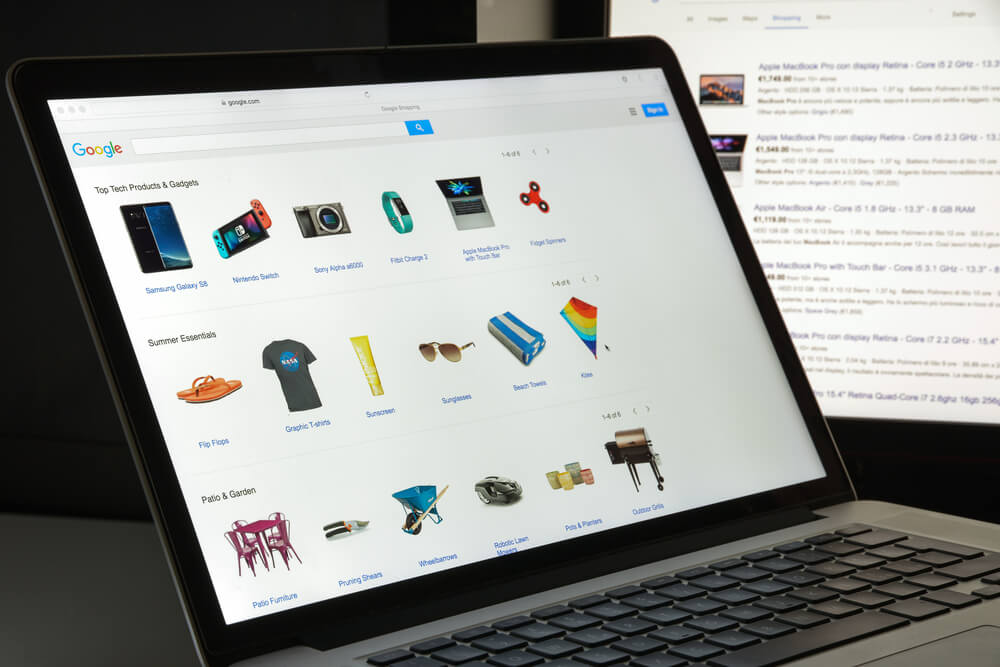 tela de google shopping em laptop