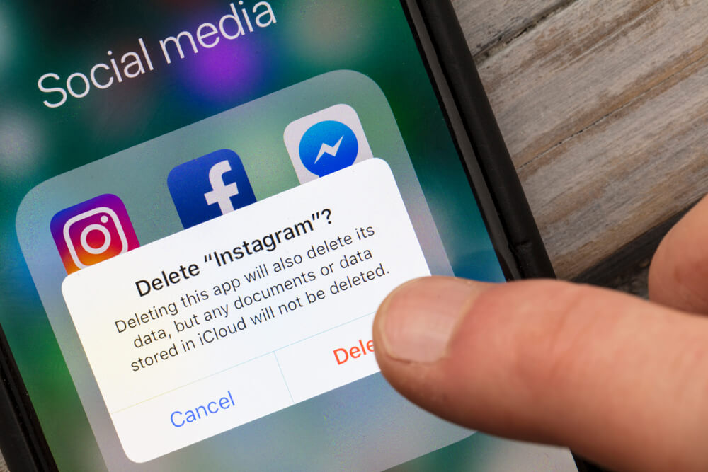 informação em smartphone sobre deletar o aplicativo do instagram