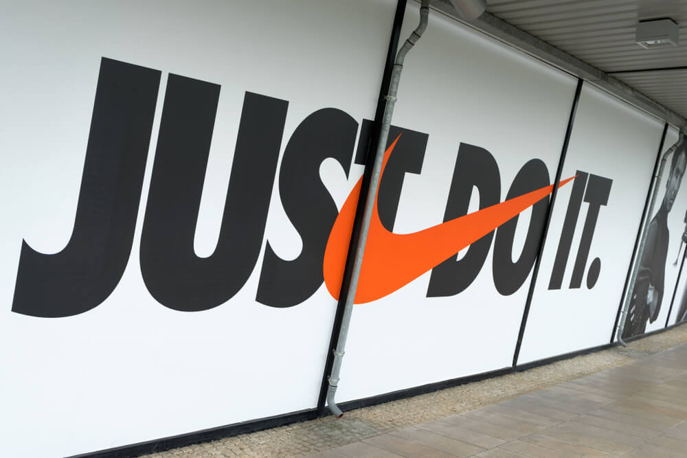 Slogan da marca Nike em parede