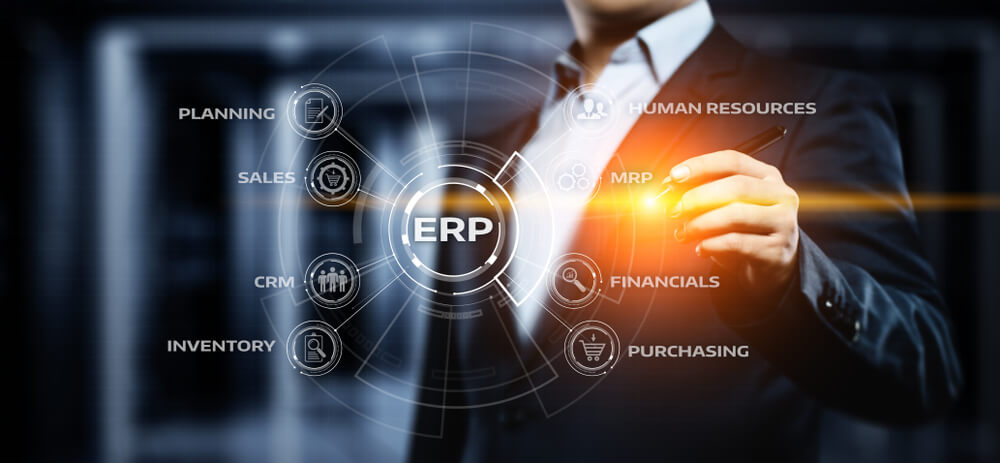 profissional utilizando sistema ERP